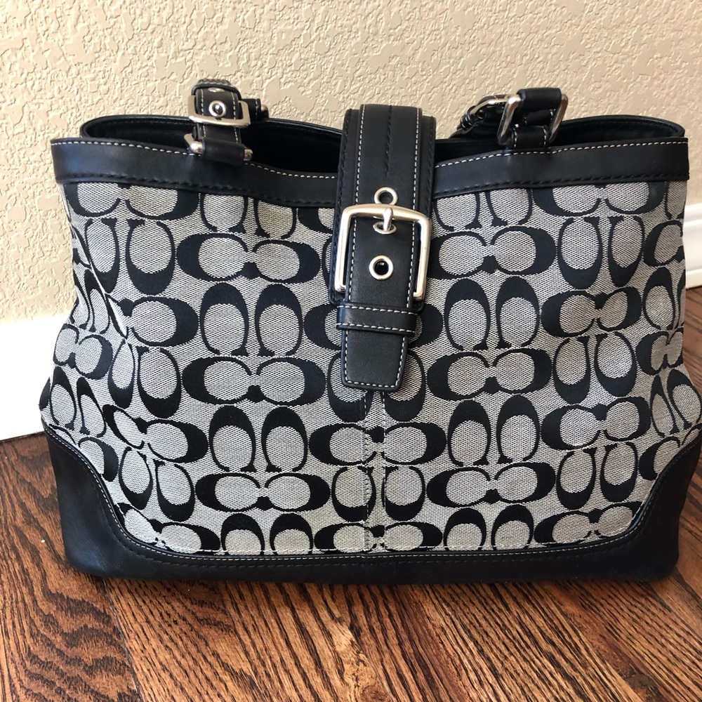COACH F12643 Black Signature Shoulder Bag